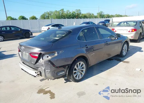 2021 Toyota Camry Le z USA, uszkodzony, nr VIN 4T1C11AK6MU581014